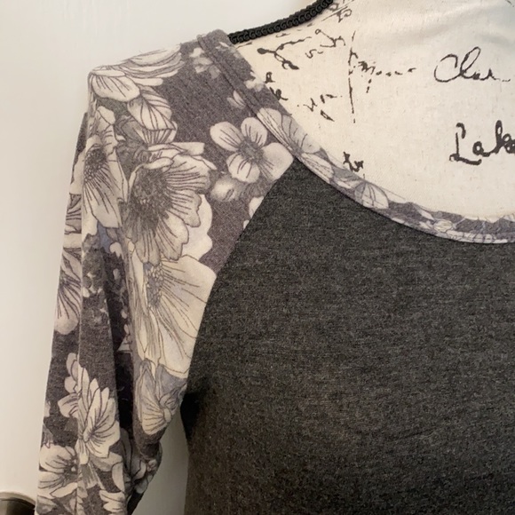 Thread Studio Top - Picture 2 of 4